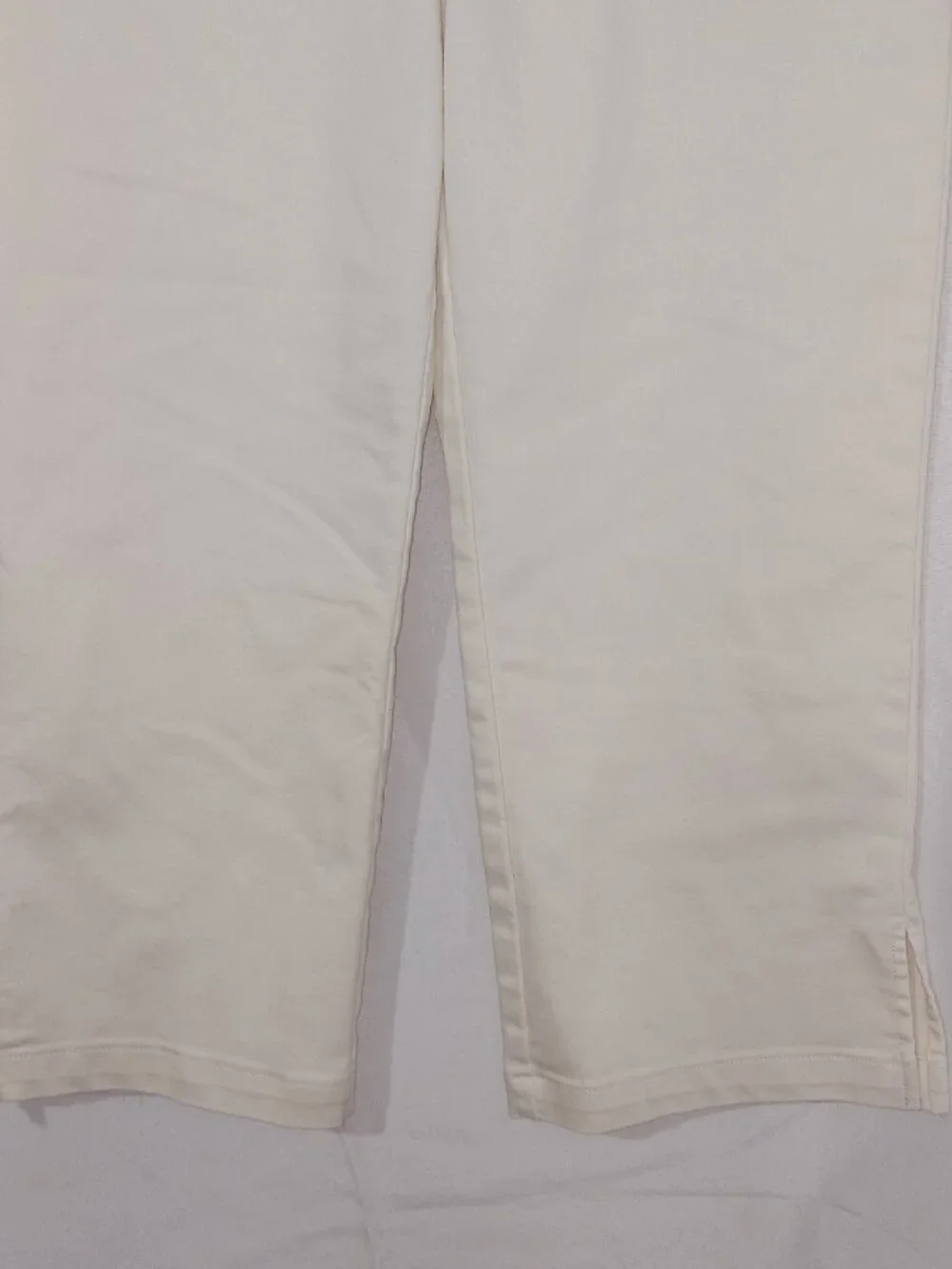AnyBody Women’s Cropped Pants Size 10P Ivory Pull-On Wide Leg Crop Casual